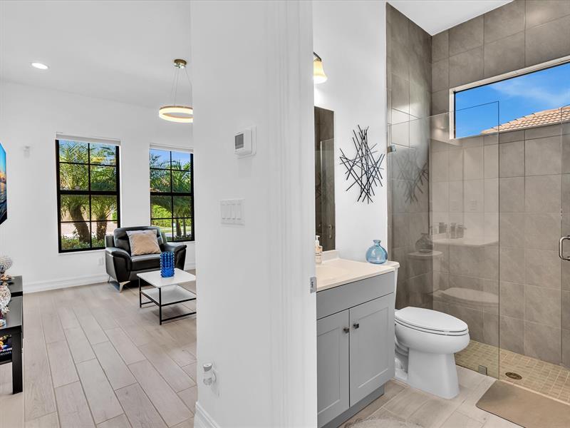 Image 52 of 98 For 8928 Bastille Cir