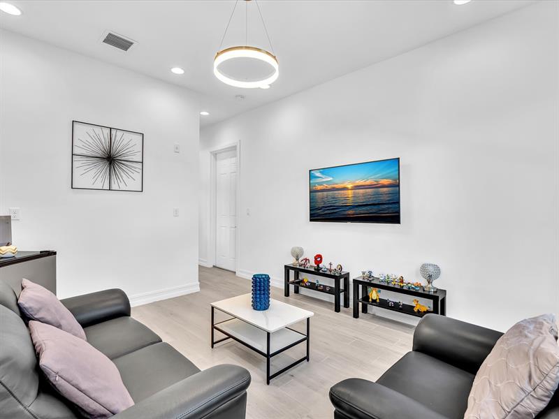 Image 54 of 98 For 8928 Bastille Cir