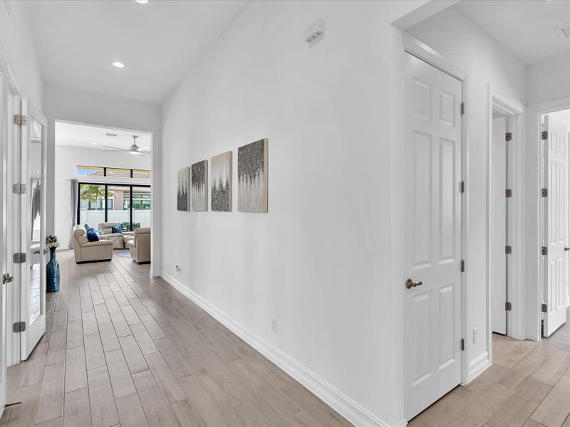 Image 7 of 98 For 8928 Bastille Cir