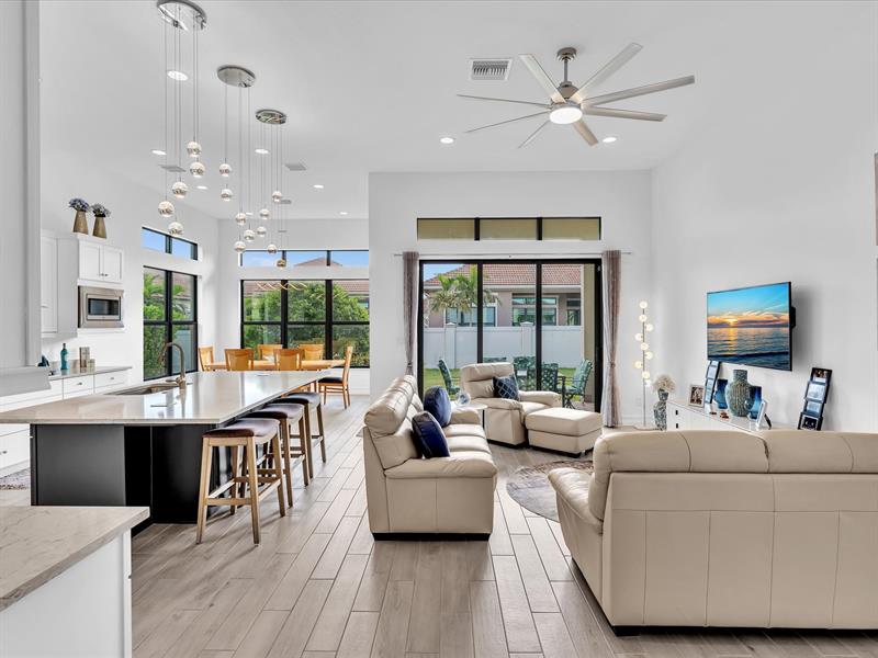 Image 9 of 98 For 8928 Bastille Cir