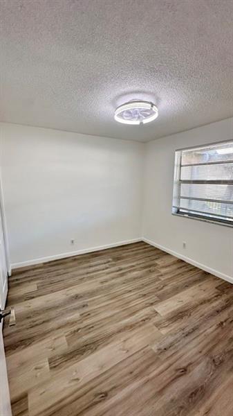 Image 15 of 24 For 927 Twin Lakes Dr  3-j