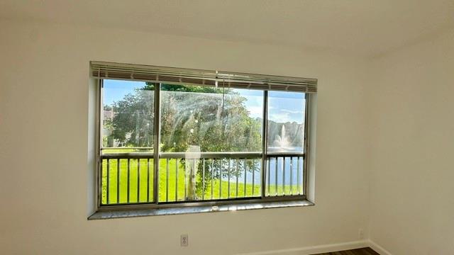 Image 21 of 24 For 927 Twin Lakes Dr  3-j