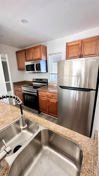 Image 22 of 24 For 927 Twin Lakes Dr  3-j