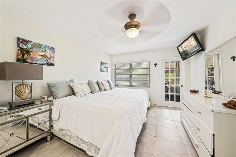 Image 12 of 38 For 1000 4th St  311