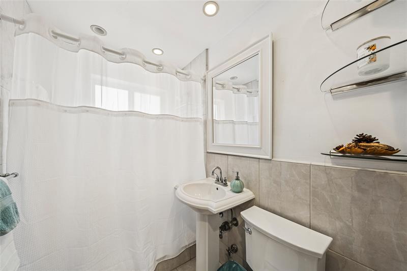 Image 13 of 38 For 1000 4th St  311