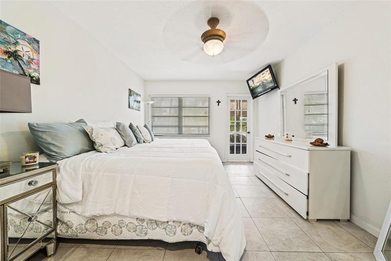 Image 14 of 38 For 1000 4th St  311