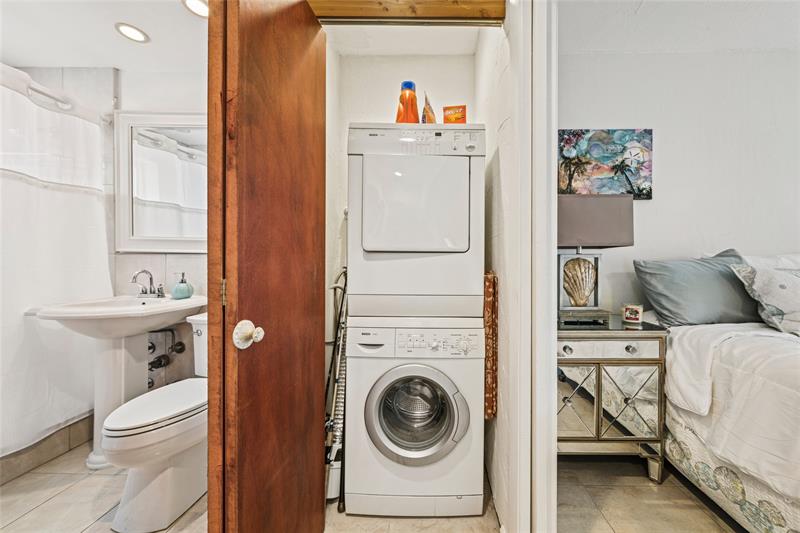 Image 15 of 38 For 1000 4th St  311