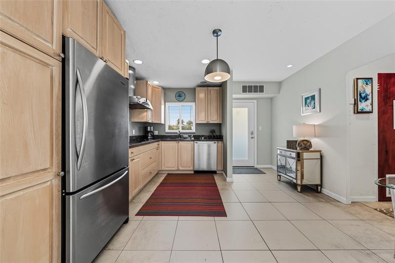 Image 17 of 38 For 1000 4th St  311