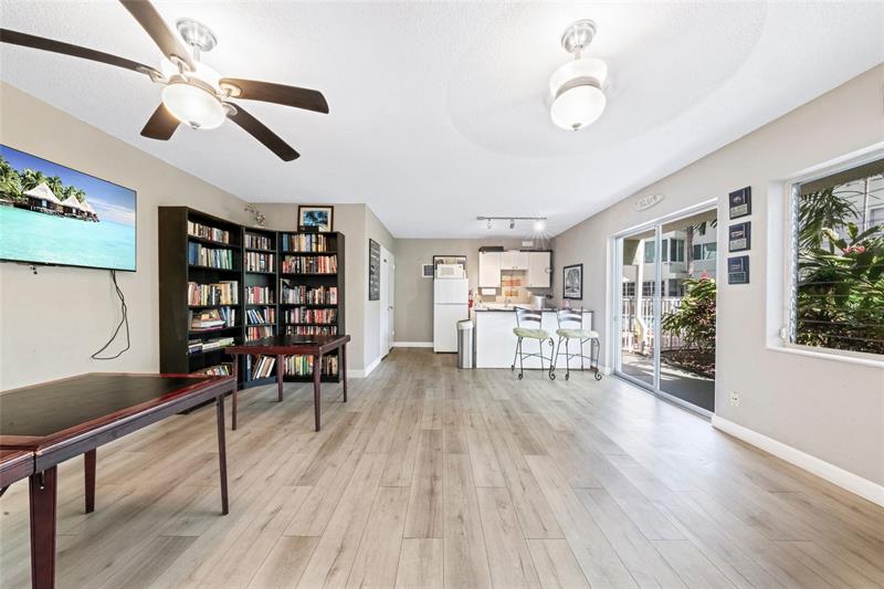 Image 21 of 38 For 1000 4th St  311