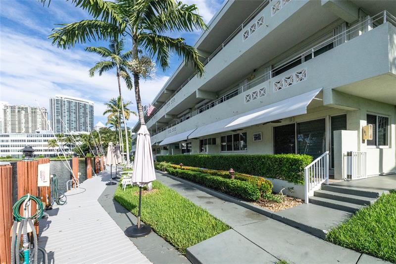 Image 24 of 38 For 1000 4th St  311