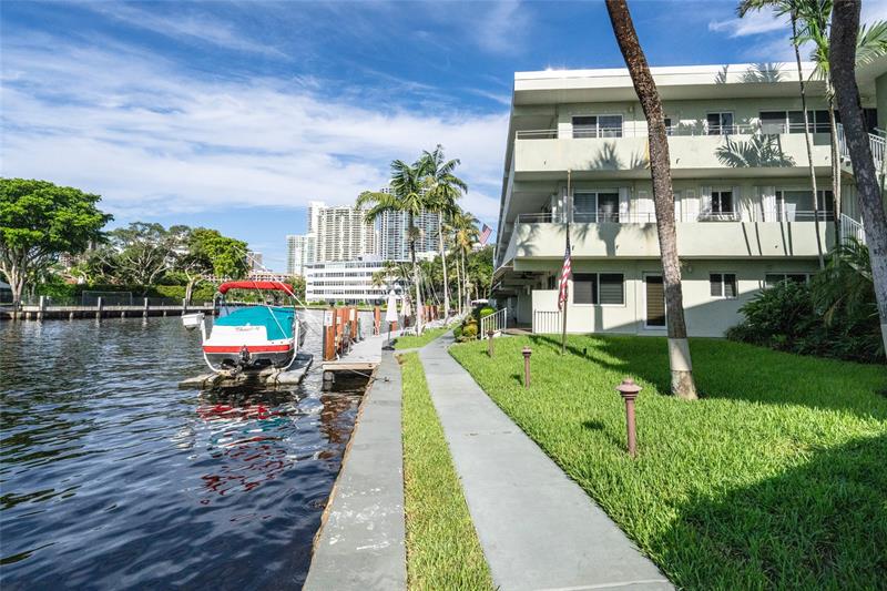 Image 5 of 38 For 1000 4th St  311