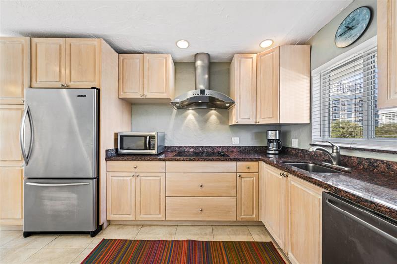 Image 6 of 38 For 1000 4th St  311