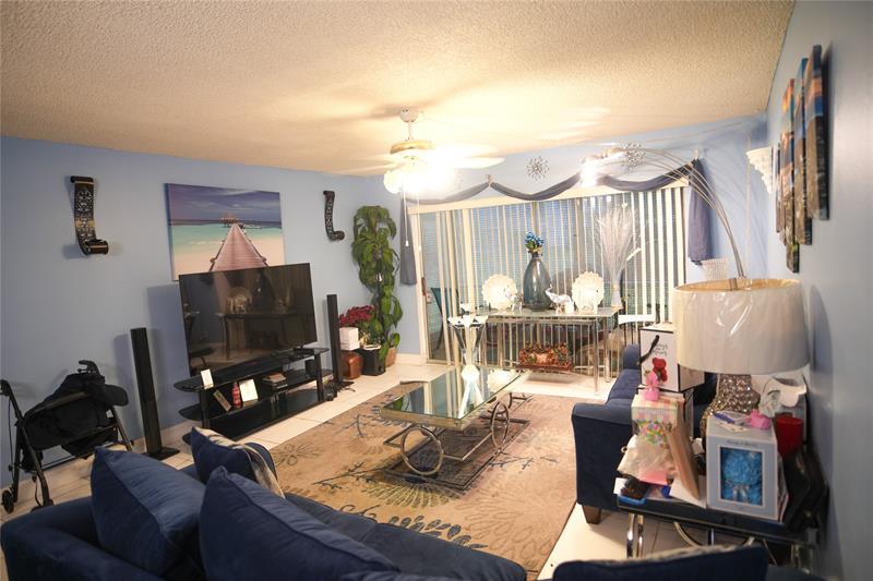 Image 11 of 28 For 3774 Inverrary Blvd  101p