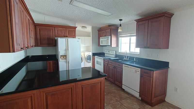 Image 15 of 48 For 8204 South St