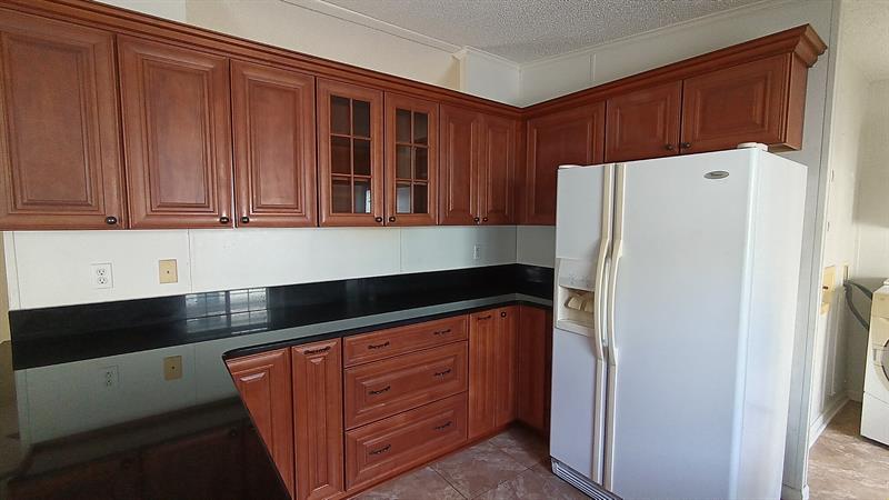 Image 17 of 48 For 8204 South St