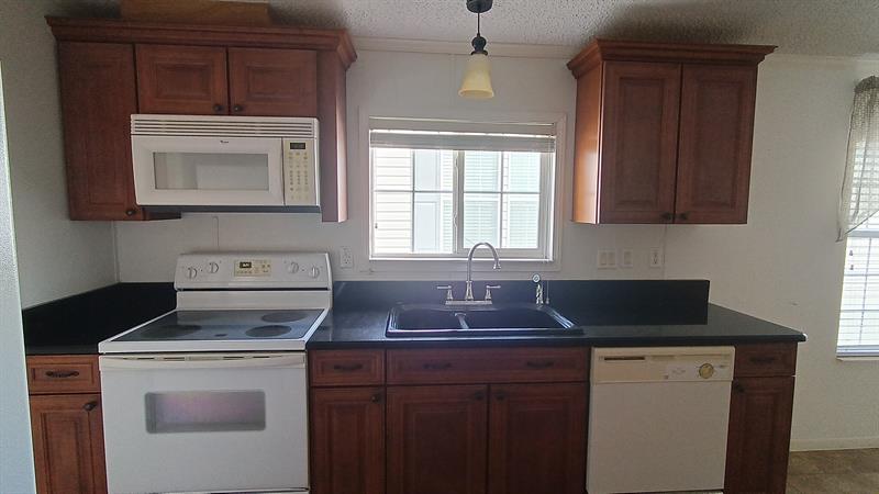 Image 18 of 48 For 8204 South St