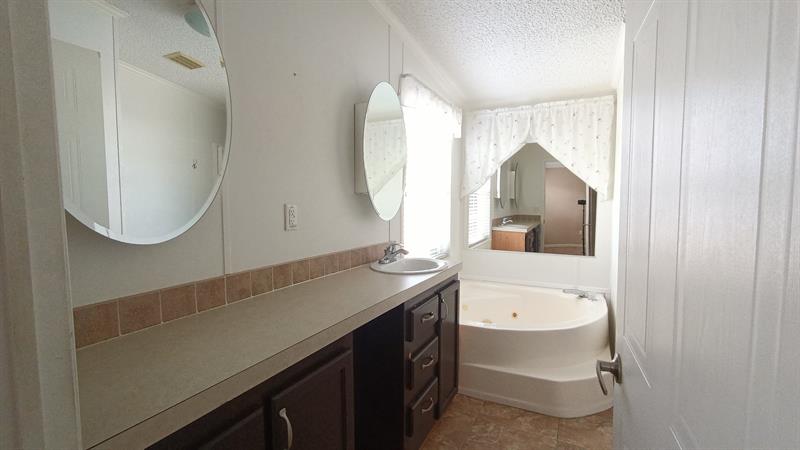 Image 28 of 48 For 8204 South St