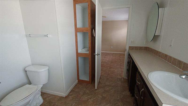 Image 29 of 48 For 8204 South St