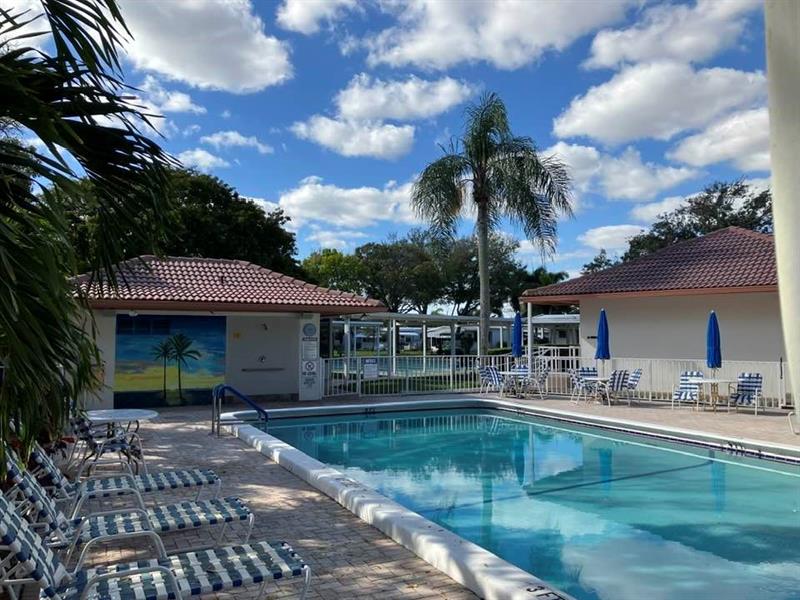 Image 41 of 48 For 8204 South St