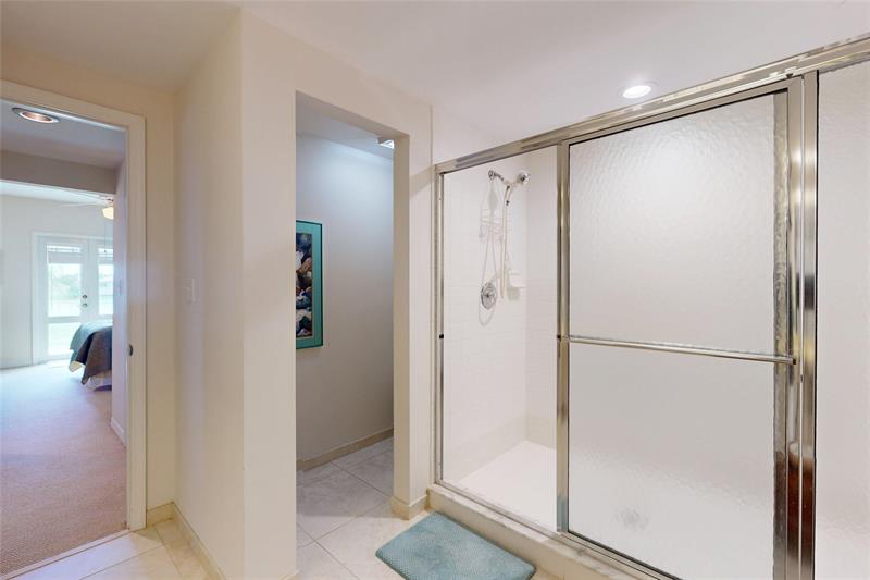 Image 18 of 53 For 5045 Harmony Cir  205