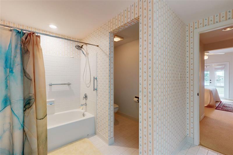 Image 22 of 53 For 5045 Harmony Cir  205