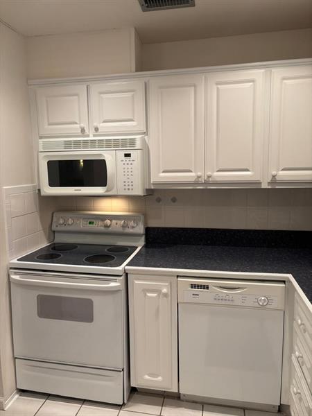 Image 18 of 27 For 6417 Bay Club Dr  3