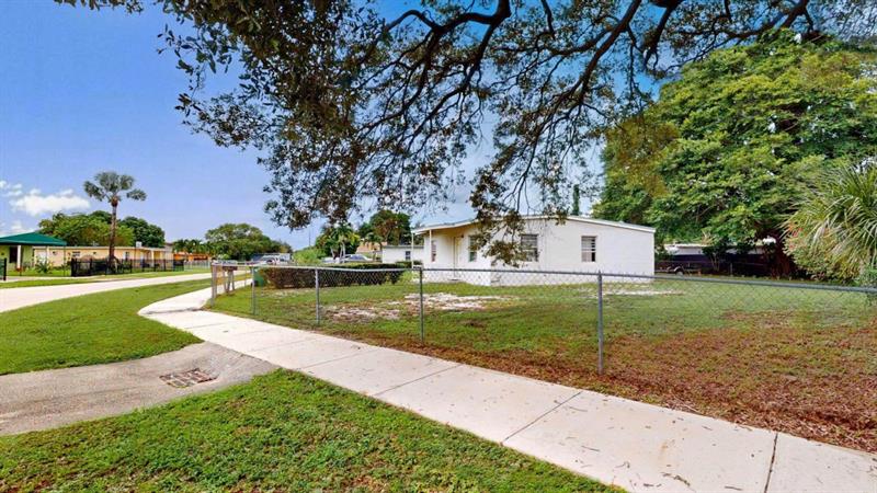 Image 6 of 6 For 16320 19th Ct