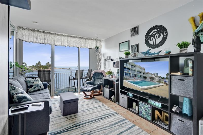 Image 14 of 43 For 2508 Bay Dr  303