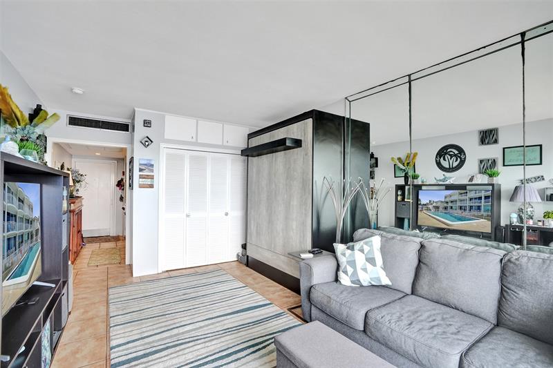 Image 17 of 43 For 2508 Bay Dr  303