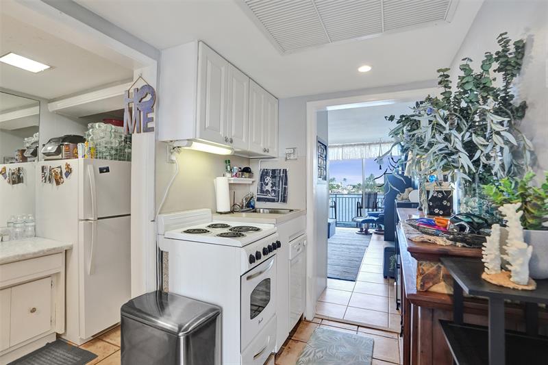 Image 18 of 43 For 2508 Bay Dr  303