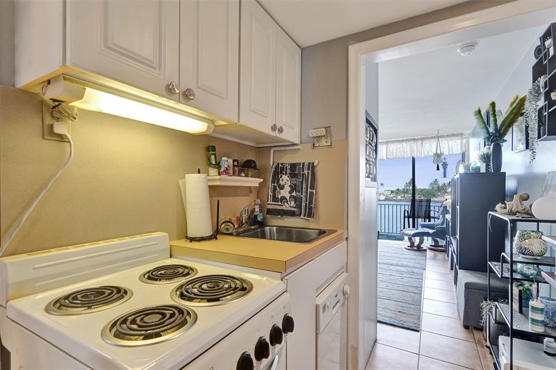 Image 19 of 43 For 2508 Bay Dr  303