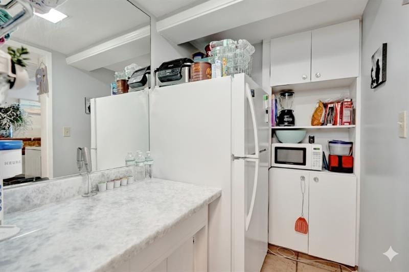 Image 20 of 43 For 2508 Bay Dr  303