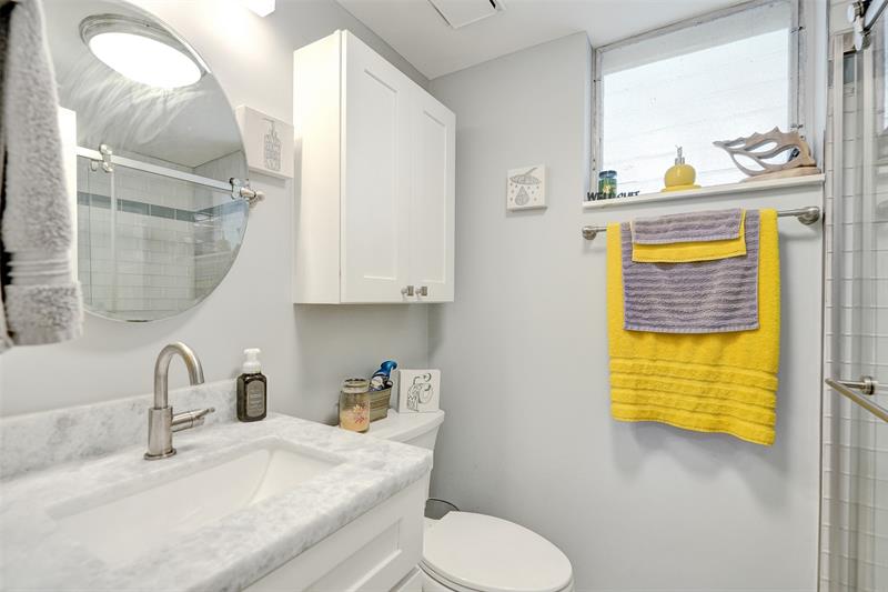 Image 21 of 43 For 2508 Bay Dr  303