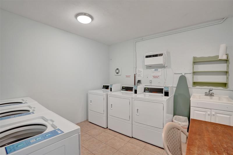 Image 23 of 43 For 2508 Bay Dr  303