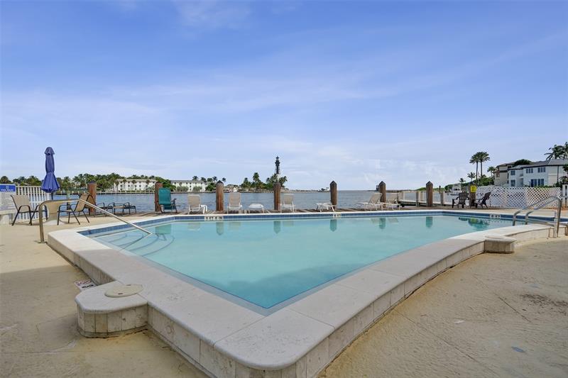 Image 24 of 43 For 2508 Bay Dr  303