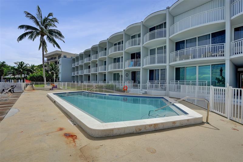 Image 25 of 43 For 2508 Bay Dr  303