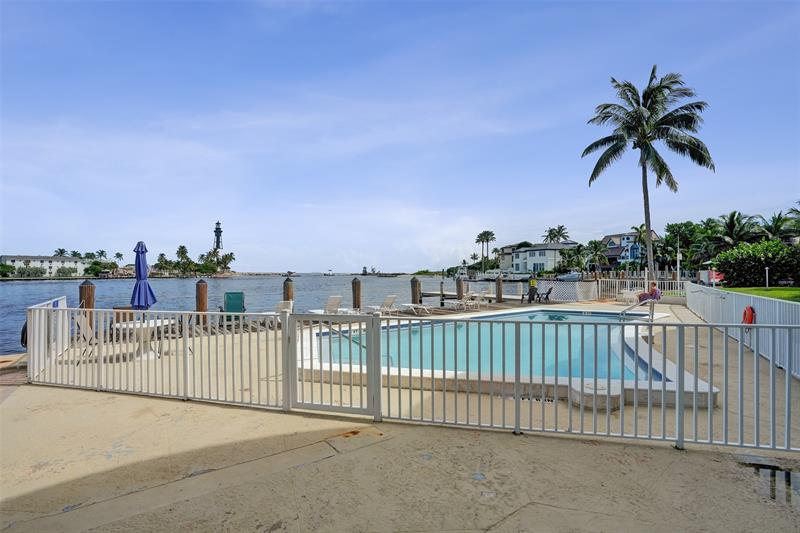 Image 26 of 43 For 2508 Bay Dr  303