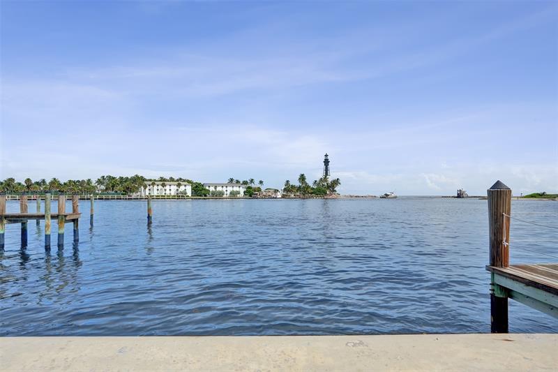 Image 29 of 43 For 2508 Bay Dr  303