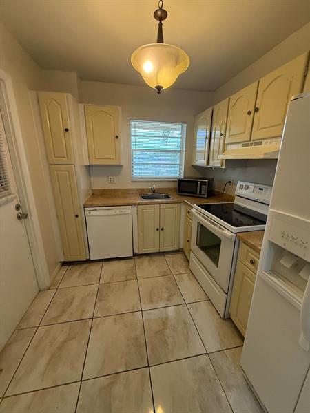 Image 6 of 17 For 2060 81st Ave  326