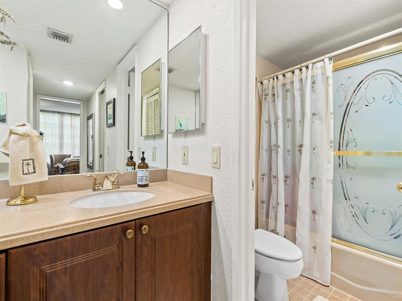 Image 12 of 22 For 4221 Palm Aire Dr  102
