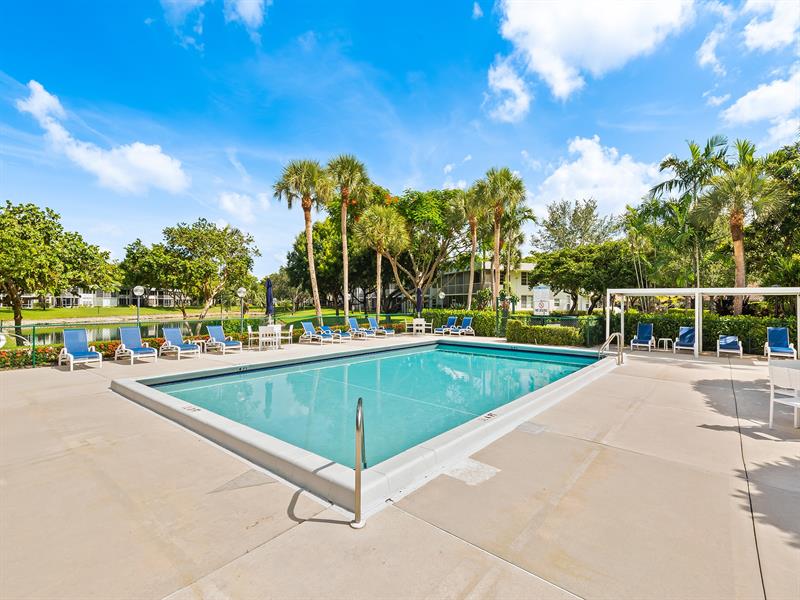Image 21 of 22 For 4221 Palm Aire Dr  102