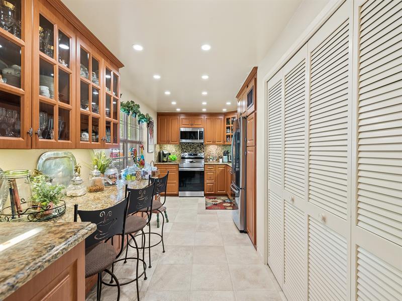 Image 5 of 22 For 4221 Palm Aire Dr  102