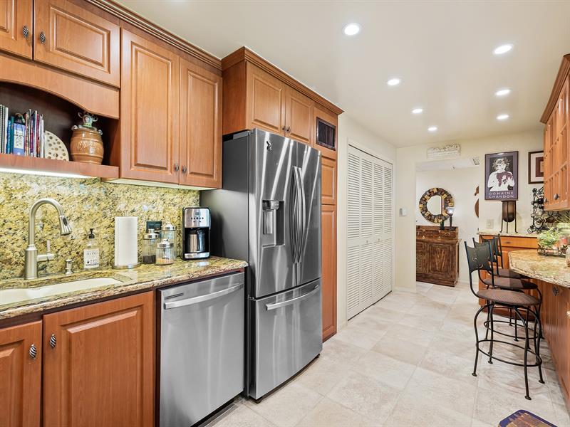 Image 6 of 22 For 4221 Palm Aire Dr  102