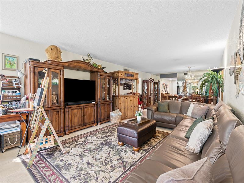 Image 8 of 22 For 4221 Palm Aire Dr  102