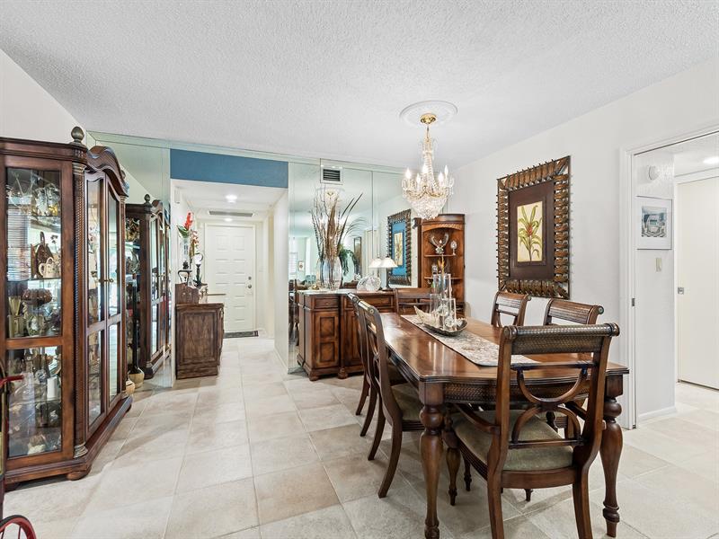 Image 9 of 22 For 4221 Palm Aire Dr  102
