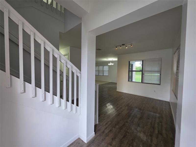 Image 5 of 27 For 19117 8th Ct