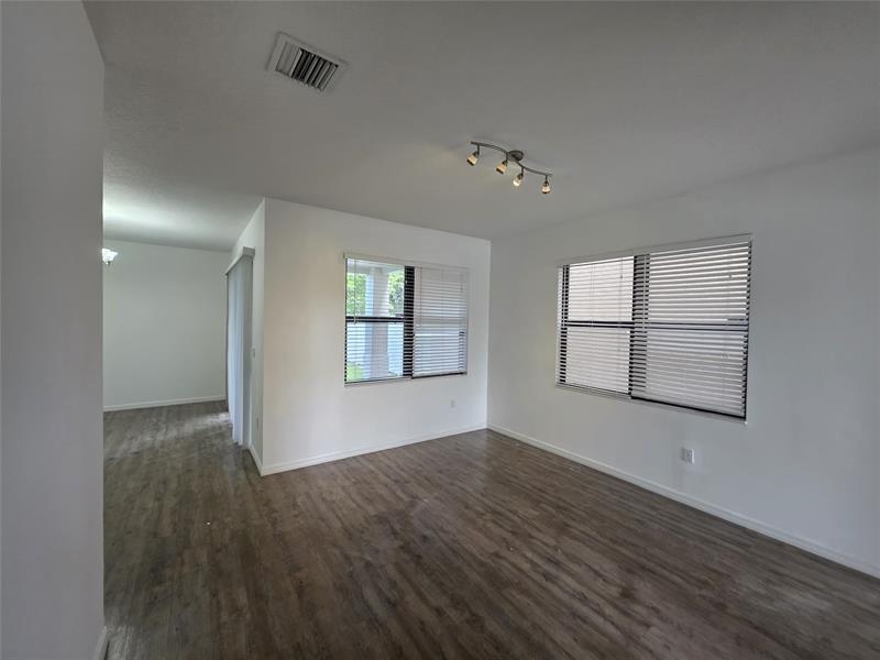 Image 6 of 27 For 19117 8th Ct
