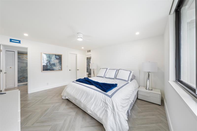 Image 11 of 30 For 1578 Ocean Lane  114