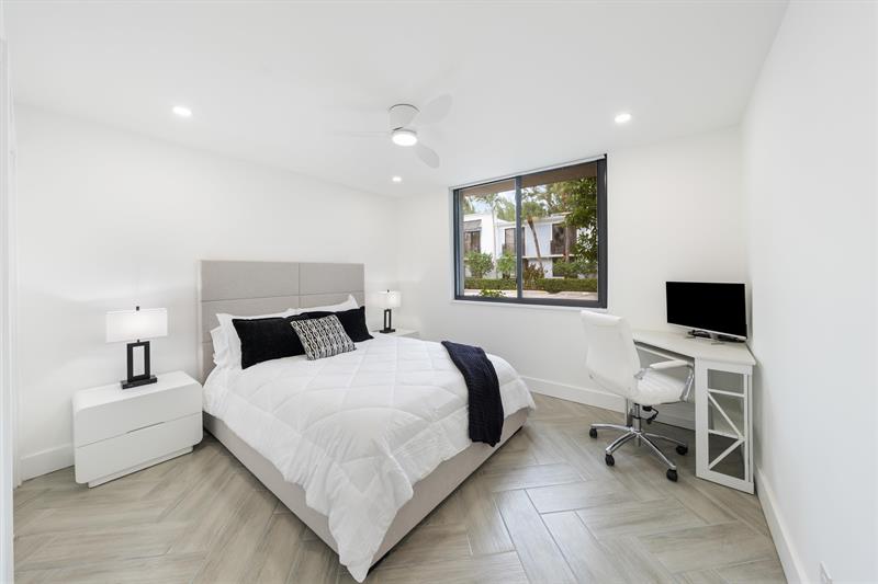 Image 14 of 30 For 1578 Ocean Lane  114