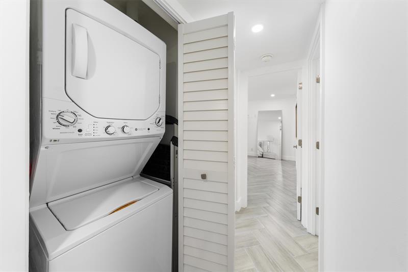 Image 19 of 30 For 1578 Ocean Lane  114